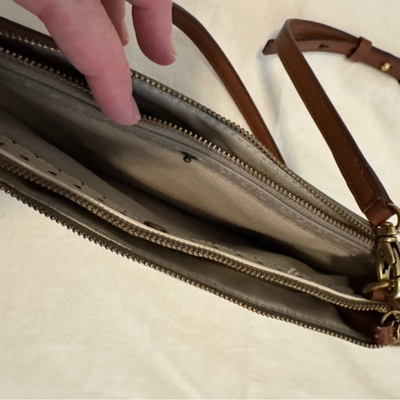 Fossil crossbody grey and white bag with mini hearts - Picture 6 of 7